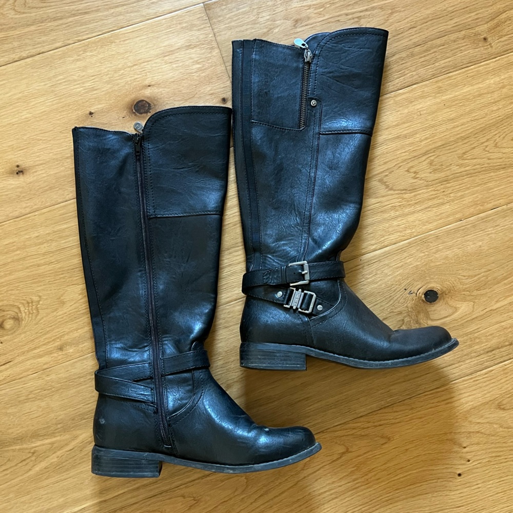 Guess boots- black with silver buckle